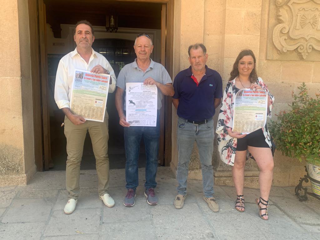 El concejal de pedanías junto a vecinos de este núcleo rural.