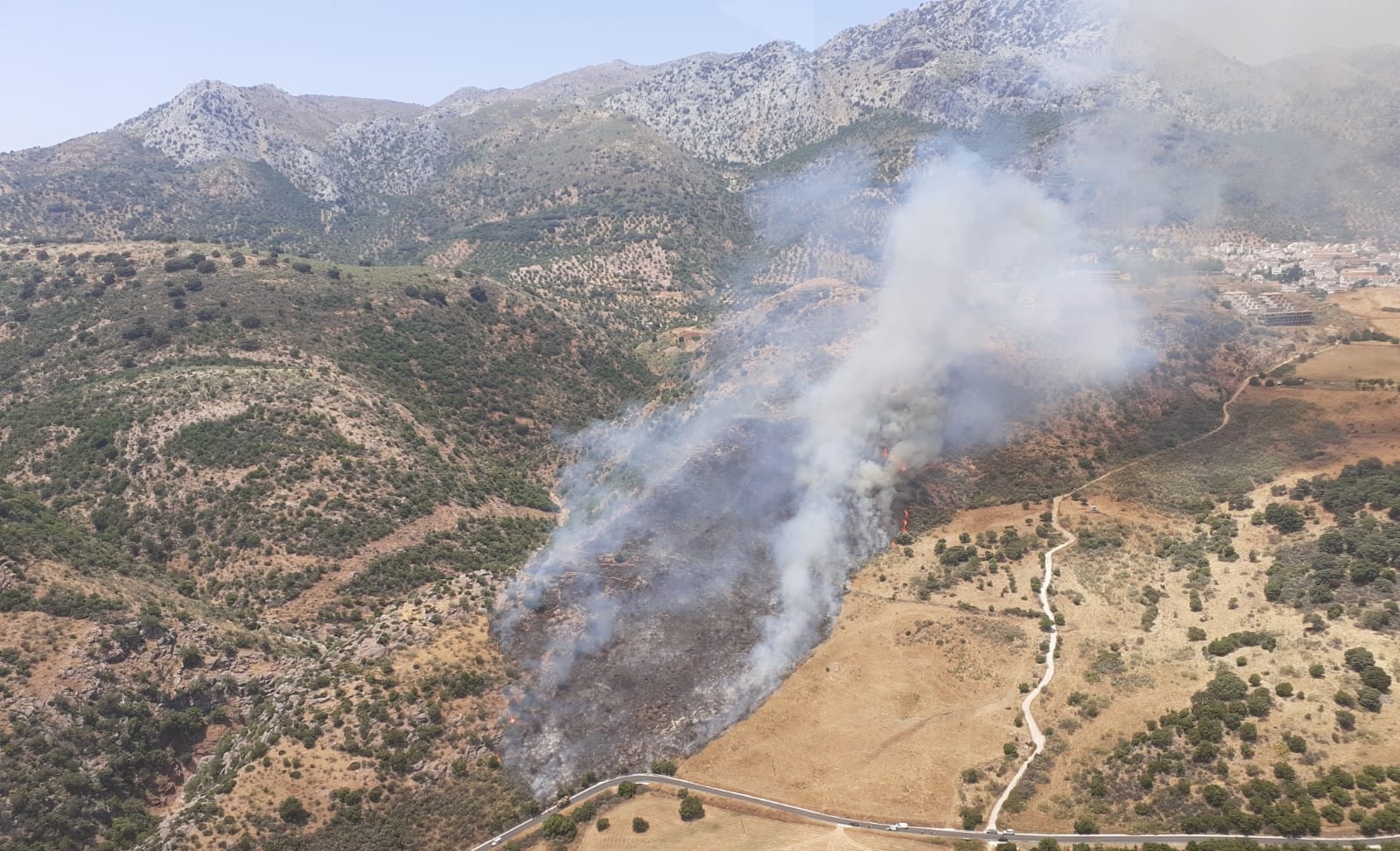 Controlado el incendio en un paraje de Cortes de la Frontera