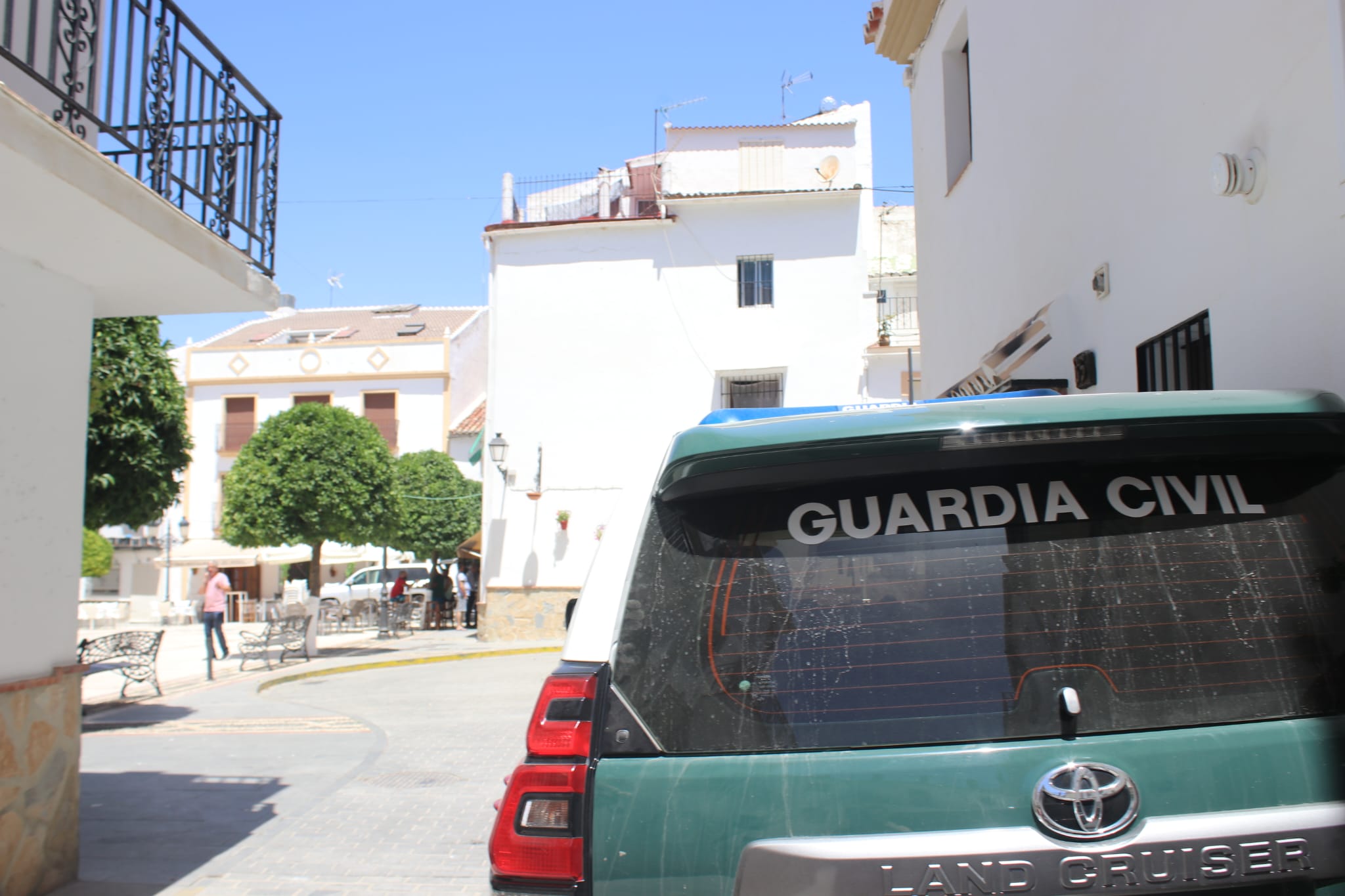 Un coche patrulla de la Guardia Civil en las inmediaciones del Ayuntamiento.