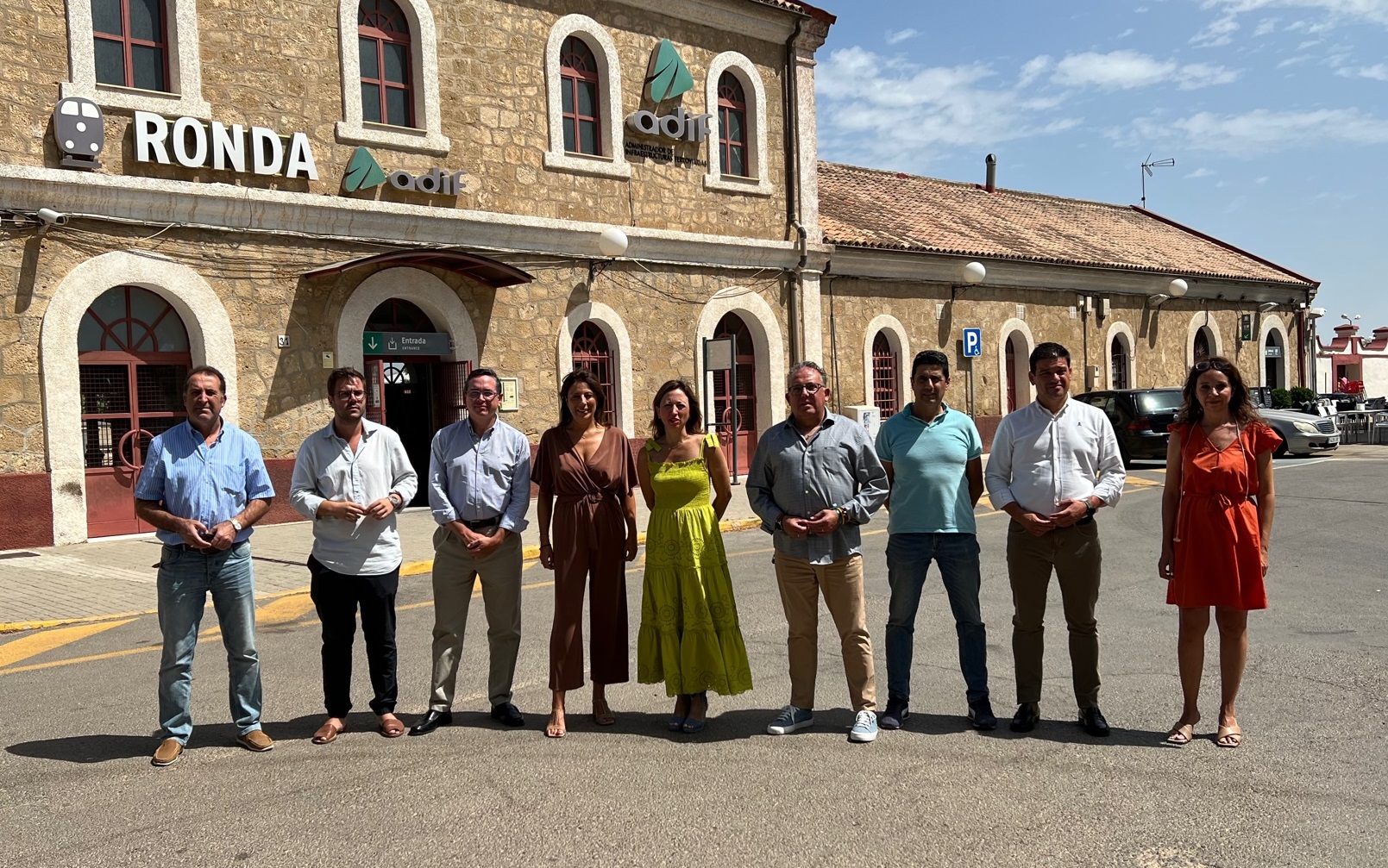 Cargos provinciales y locales del PP en la estación de Ronda.