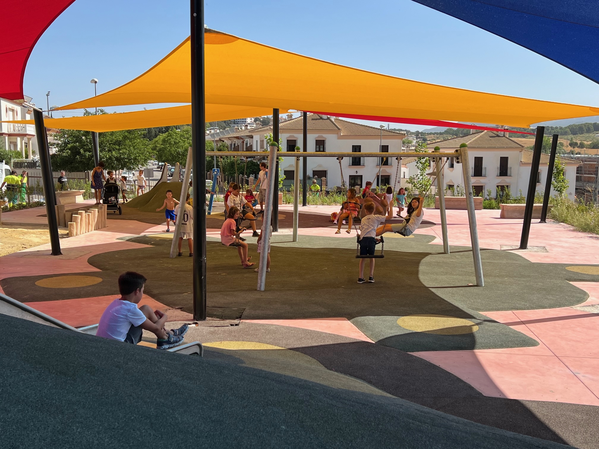 Se situarán nuevos parques infantiles en diferentes barriadas.