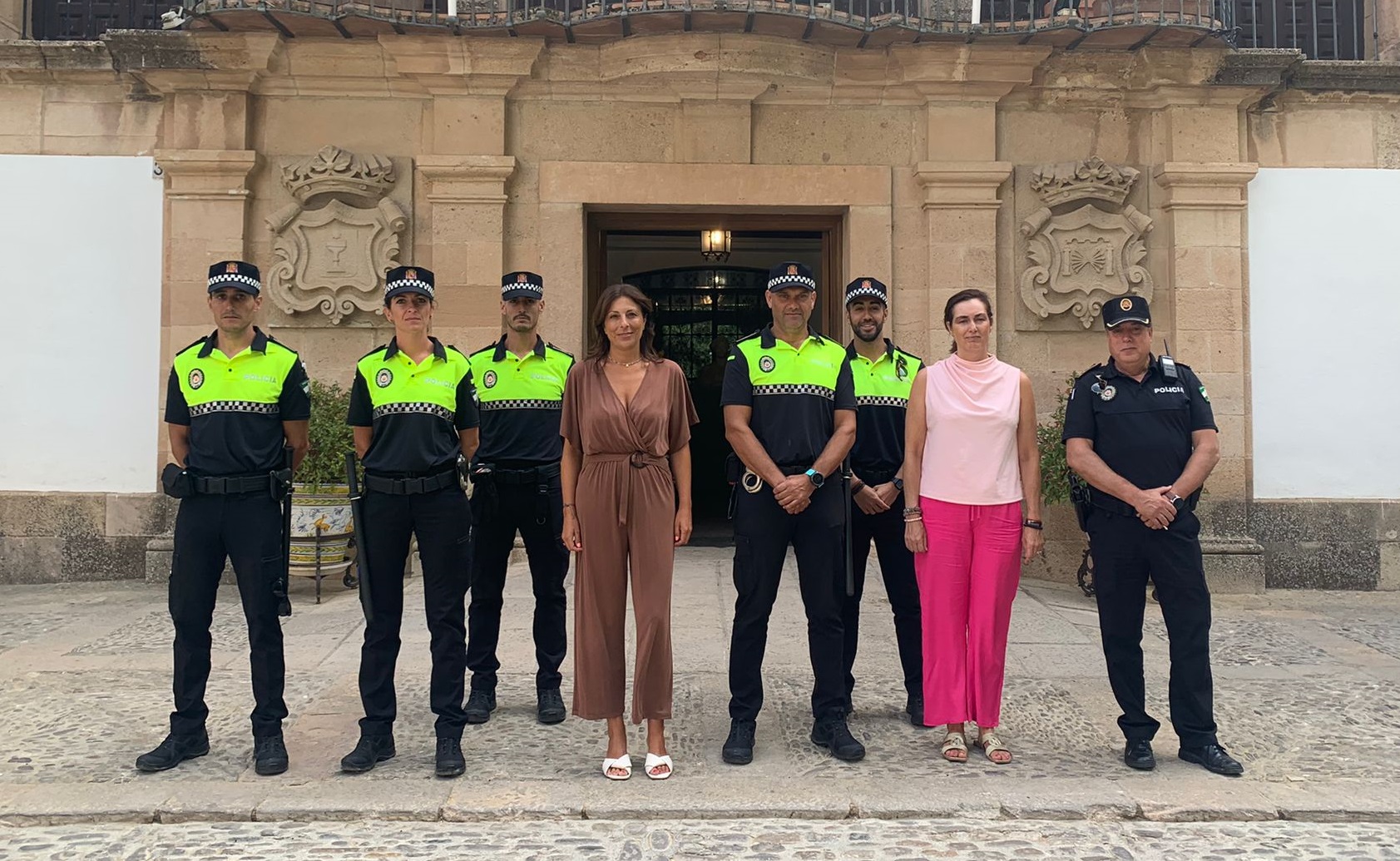 La alcaldesa ha dado la bienvenida a los agentes en prácticas.