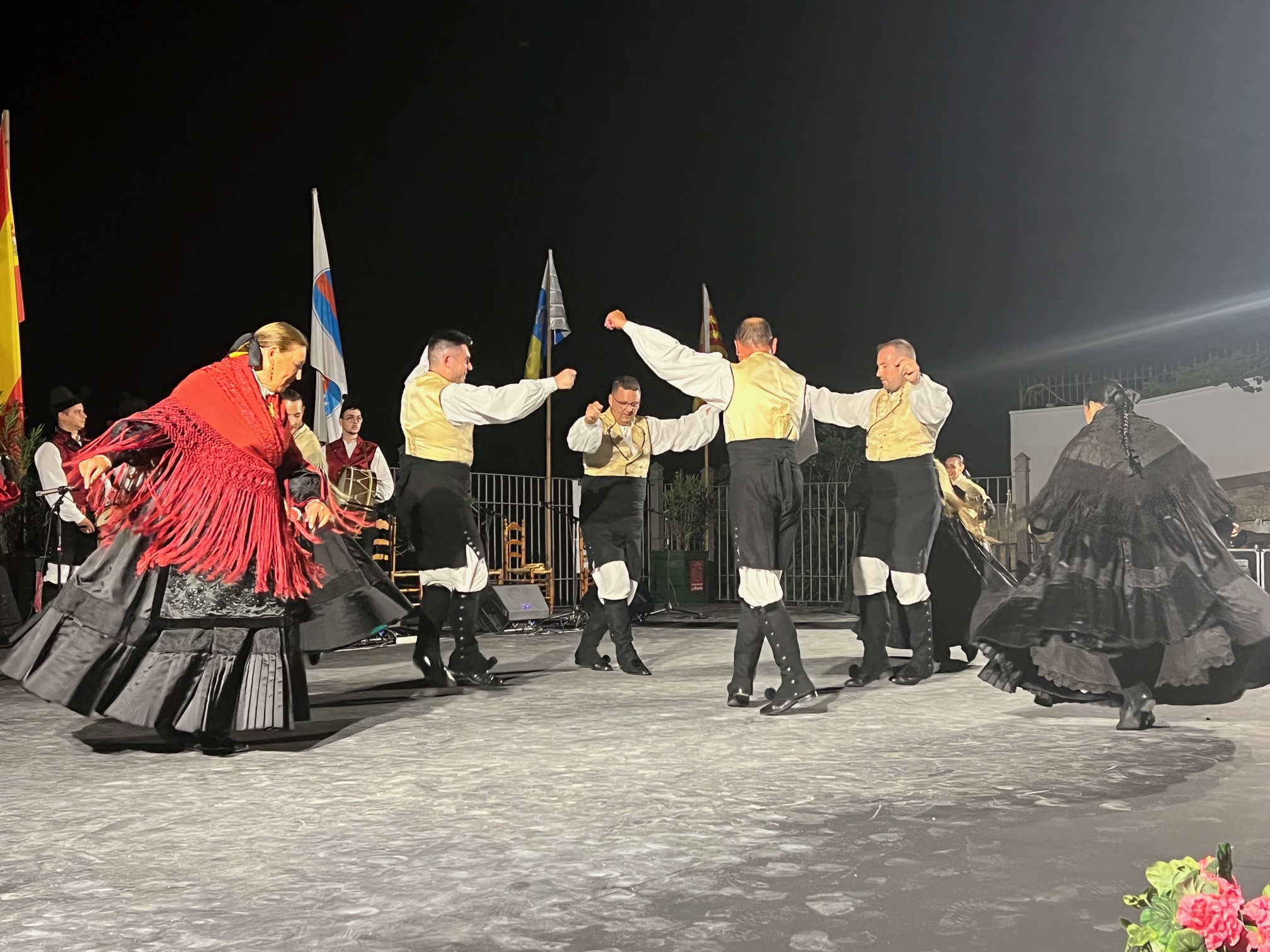 Un momento de la actuación del Grupo de Galicia en el auditorio de Blas Infante.