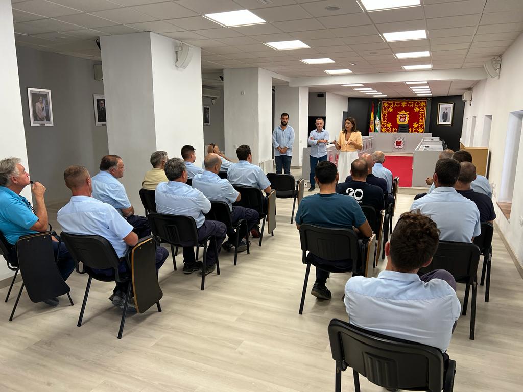 La alcaldesa ha dado hoy la bienvenida a los nuevos trabajadores.