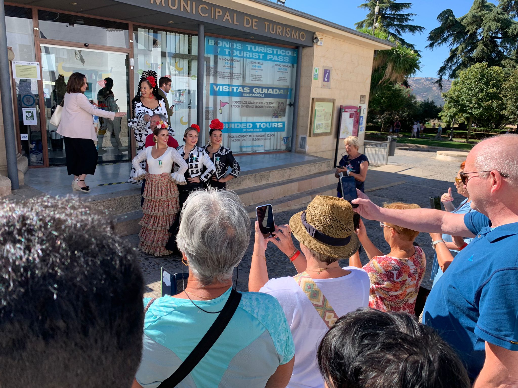 Numerosos turistas llegan a diario a la Ciudad del Tajo tras las restricciones de la pandemia.