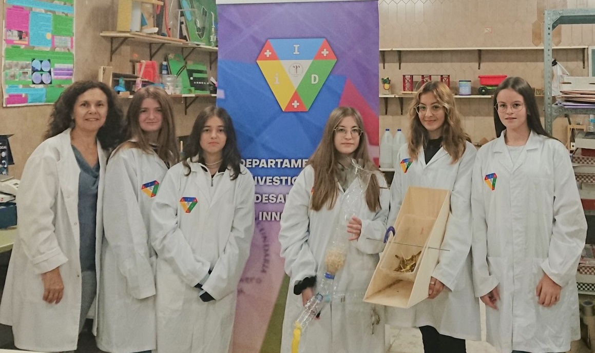 Cinco alumnas del IES Martín Rivero ganan el concurso RedeSTEAM