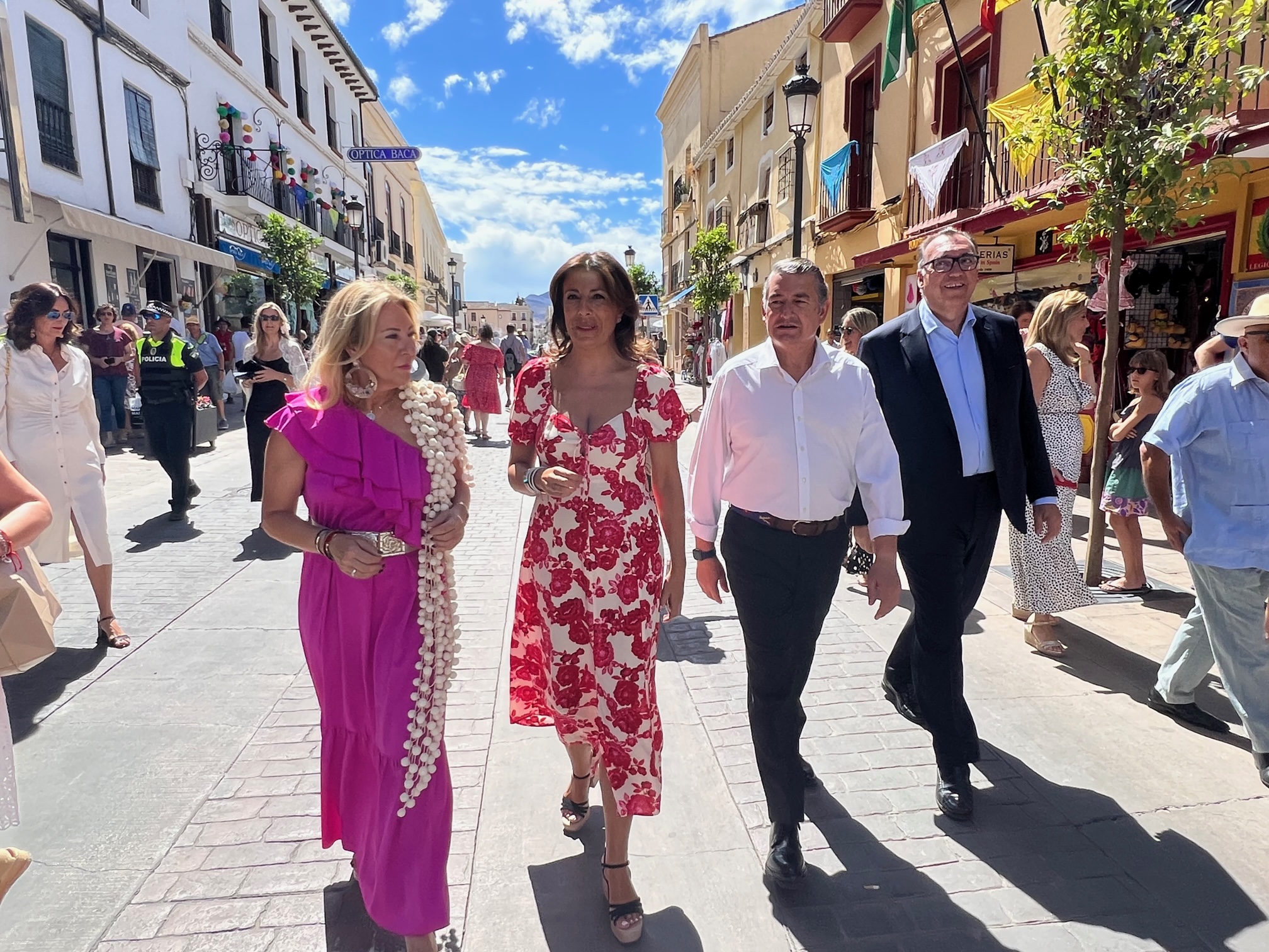 La alcaldesa, junto a los consejeros de Presidencia, Economía y Turismo.