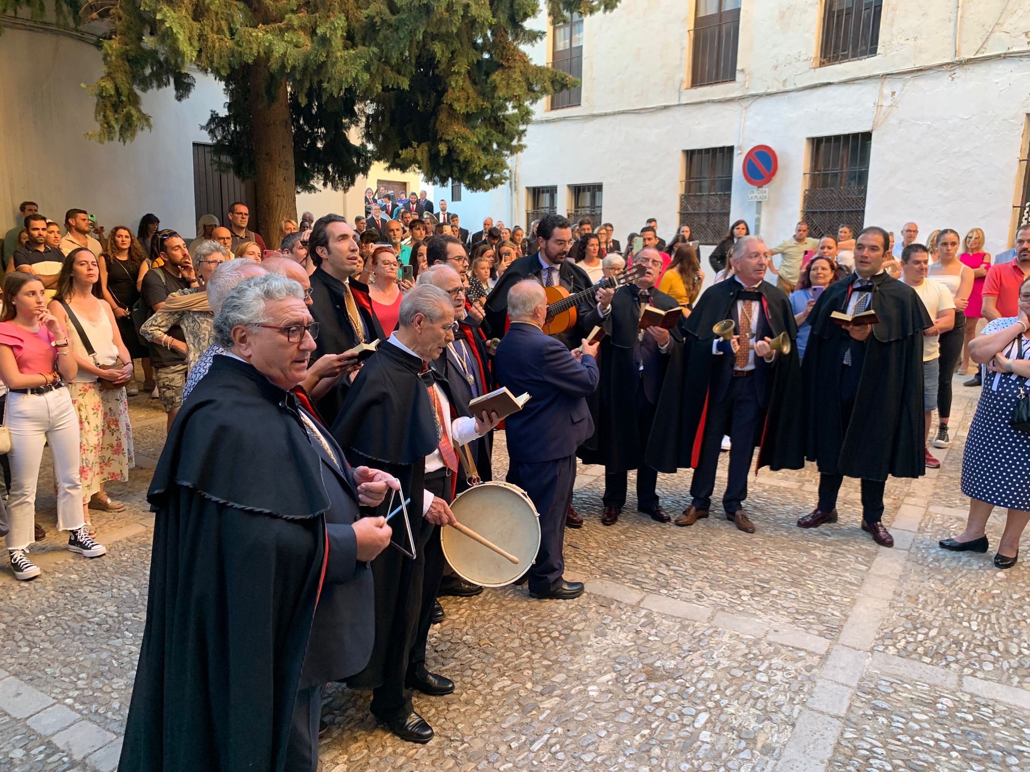 Los auroreros de Ronda durante su acompañamiento en un desfile procesional.