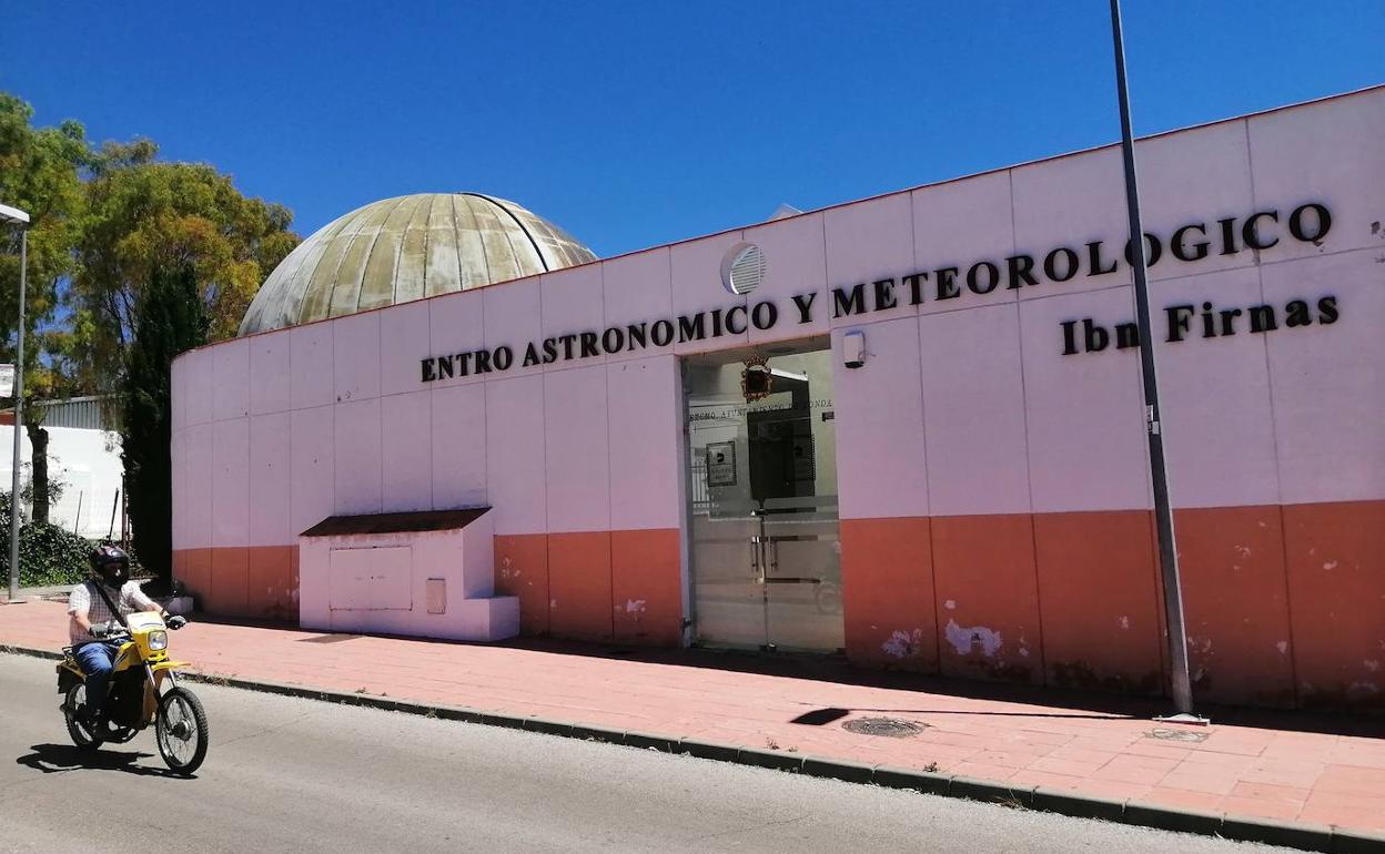 La calle Dolores Ibárruri cambia de sentido por las obras de supresión del paso a nivel de El Fuerte