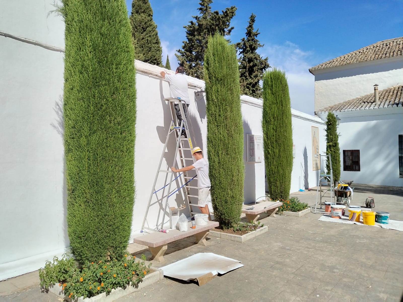 Los trabajos se están centrando inicialmente en el muro exterior.