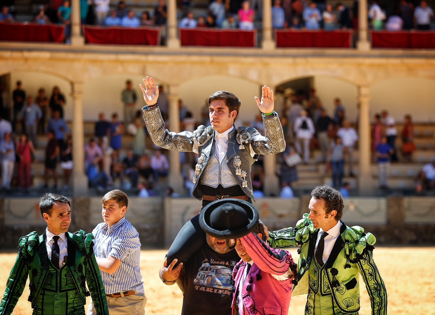 Guillermo Hermoso de Mendoza abre la puerta grande en la matinal de Ronda.
