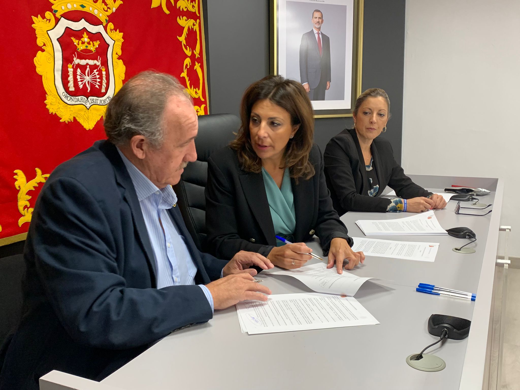 Hoy se han firmado 40 convenios con los colectivos sociales, culturales y deportivos de la ciudad.