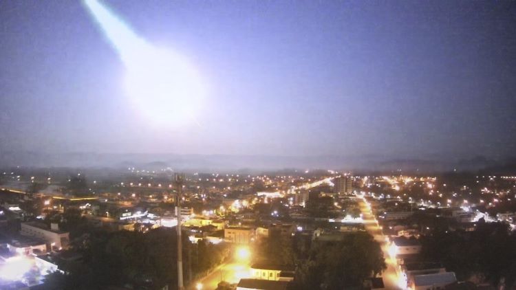 Extraordinario superbólido. (Brazilian Meteor Observation Network).