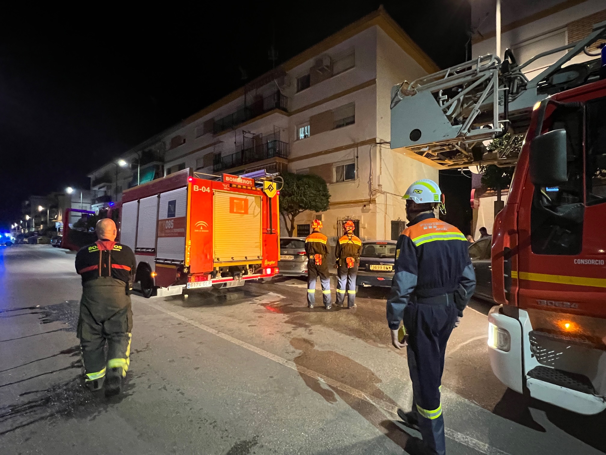 El fuego se ha originado en la cocina de la vivienda.