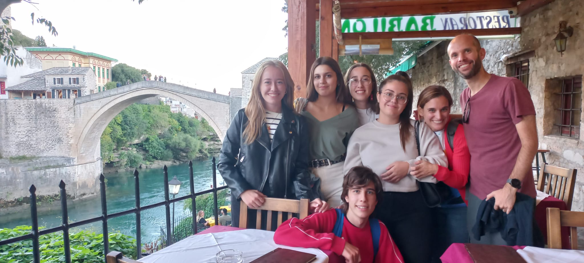 Los alumnos y profesores durante la visita realizada a Mostar.