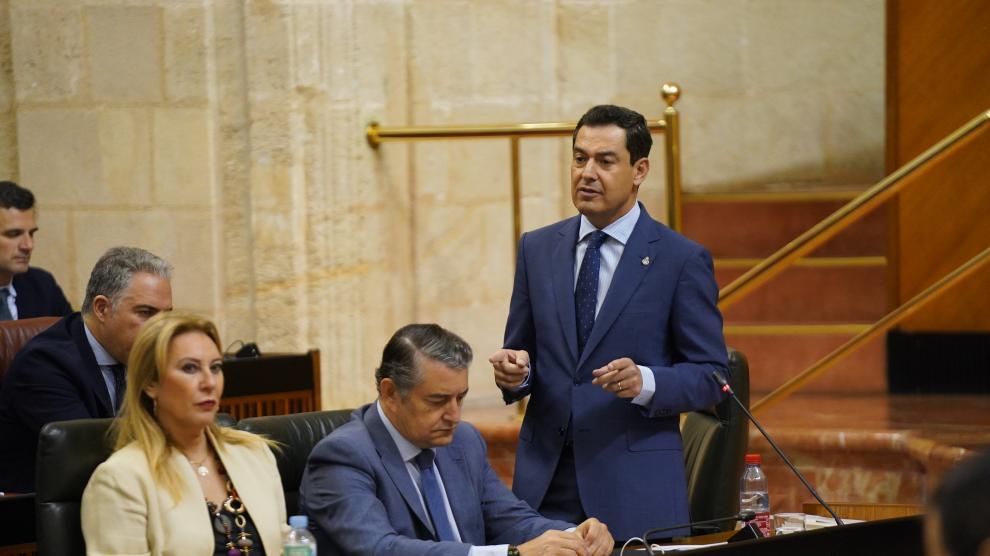 Juanma Moreno durante uno de los debates celebrados en el Parlamento Andaluz.