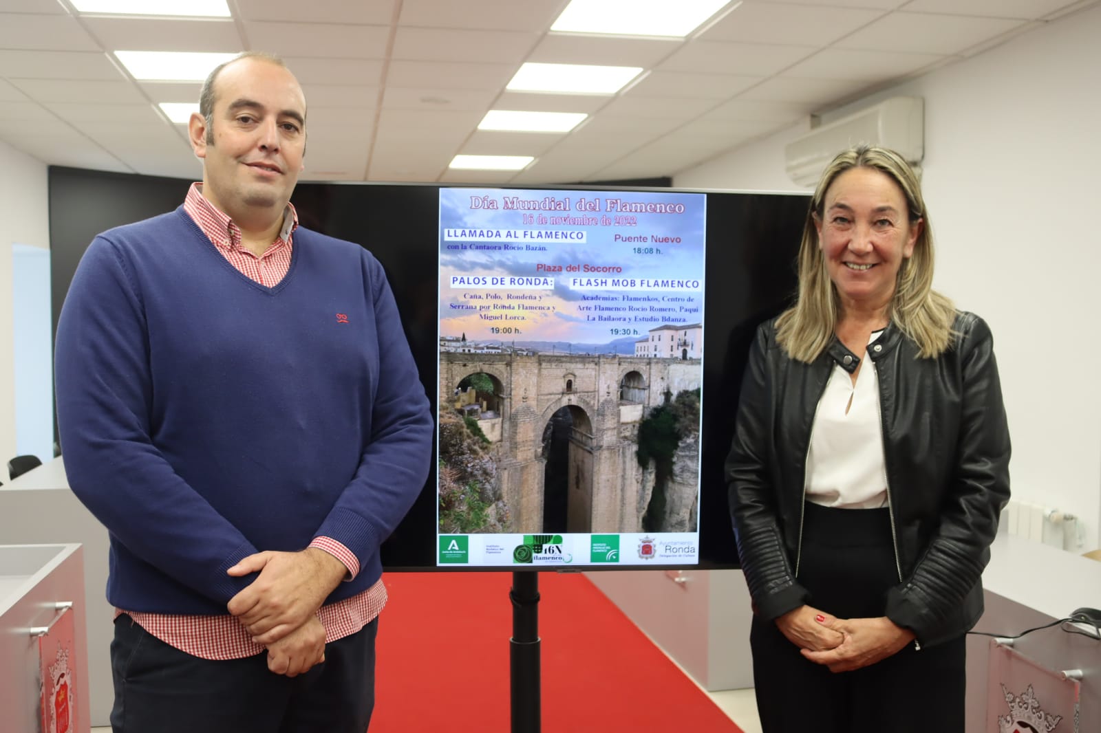 L concejal de Cultura, Alicia López, y el bailaor Miguel Lorca.