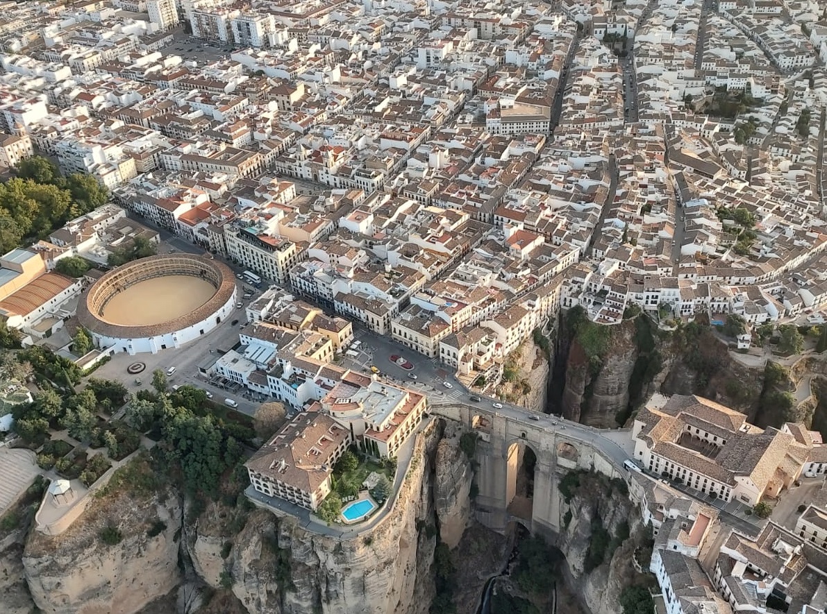 Restaurante Kütral, Bodega La Melonera, Finca Las Navas y el Ayuntamiento de Benarrabá, premios Puente del Turismo 2023