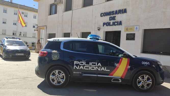 Cuatro detenidos por robar en dos establecimientos y una vivienda en Ronda