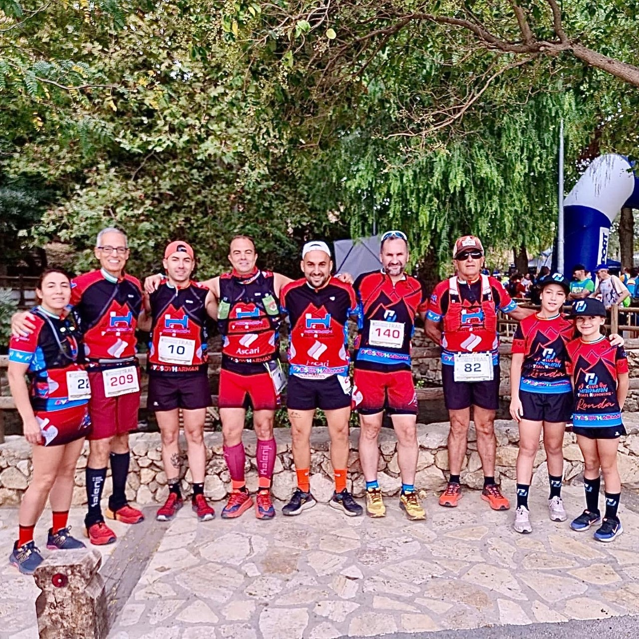 Un grupo de corredores del equipo en una de las pruebas.
