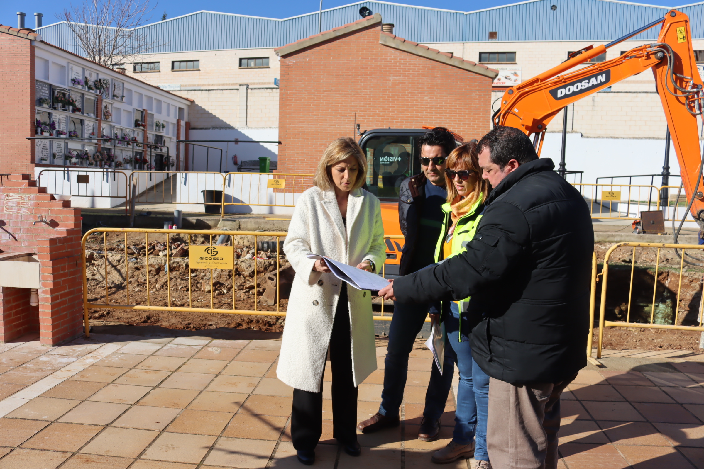 La concejal de Cementerios ha supervisado hoy los trabajos.