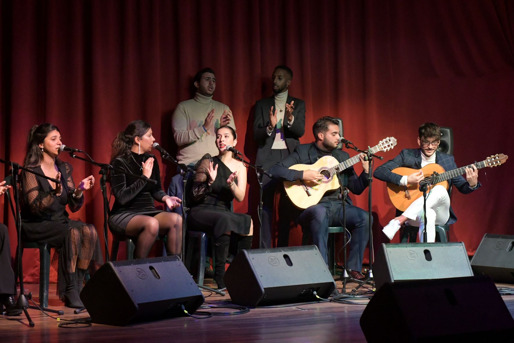 La velada estuvo muy animada con la zambomba flamenca.