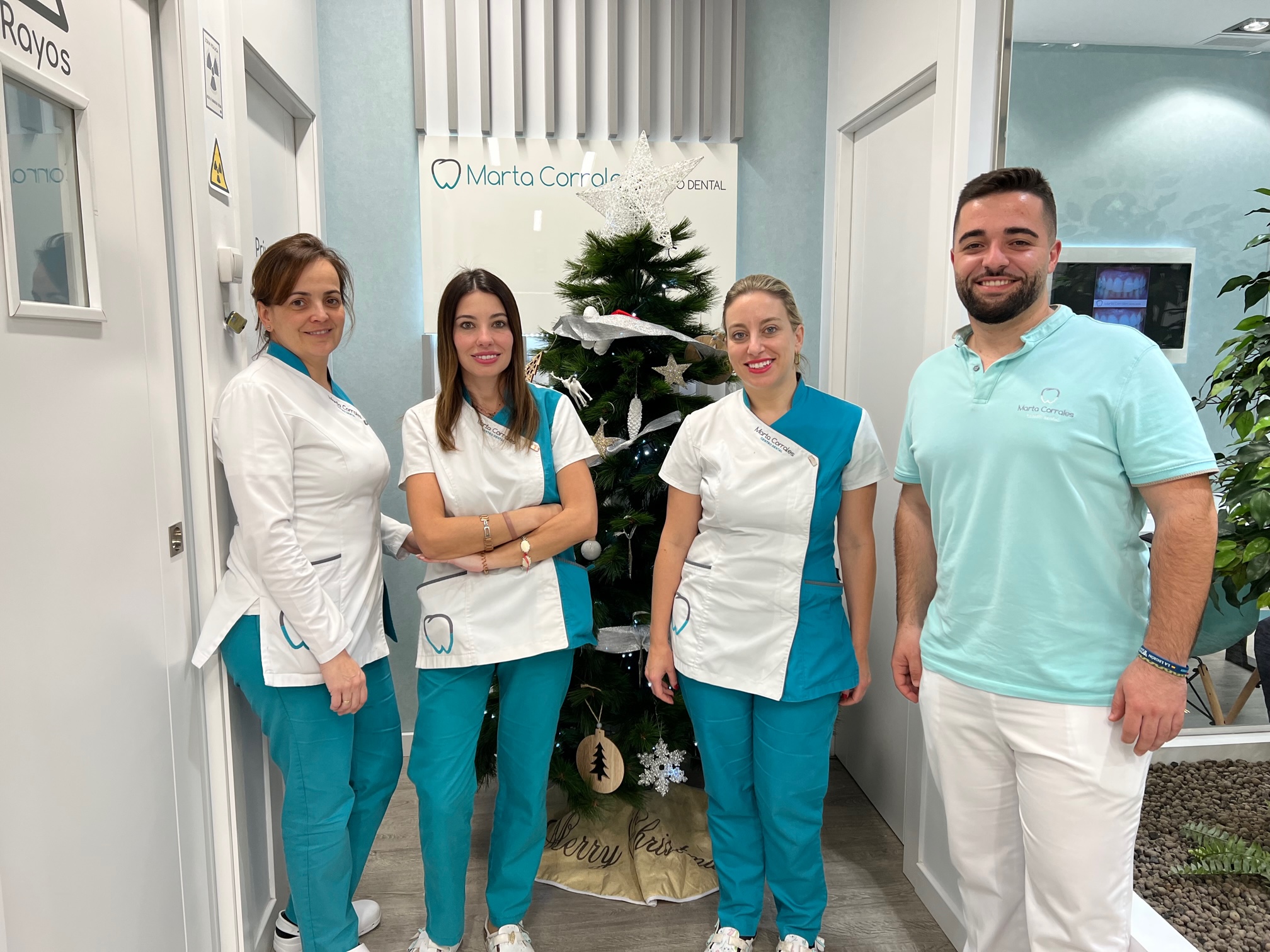 Durante este mes de diciembre se mantendrá la campaña 'Sonrisa por sonrisa' en este centro dental.