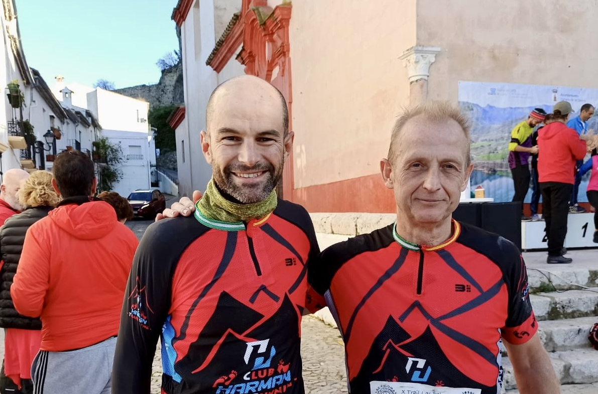 Dos corredores rondeños del Harman en una de las salidas.