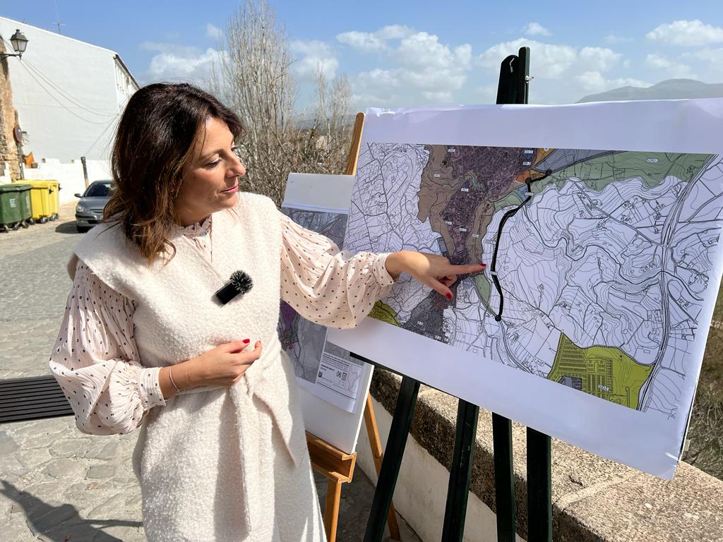 La alcaldesa ha presentado hoy este proyecto en la propia barriada.
