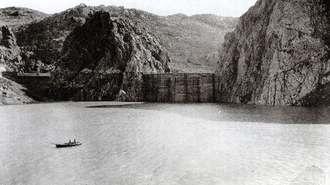 El antiguo embalse de Montejaque, que nunca llegó a tener agua, acogerá un parque con tirolinas y puentes