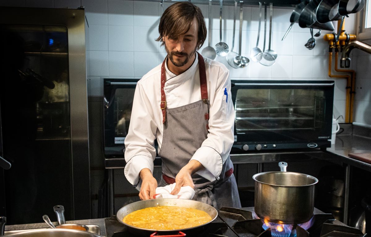 El afamado chef Ignacio Yuste trae a Ronda las mejores paellas valencianas. Foto Ikaros Media.