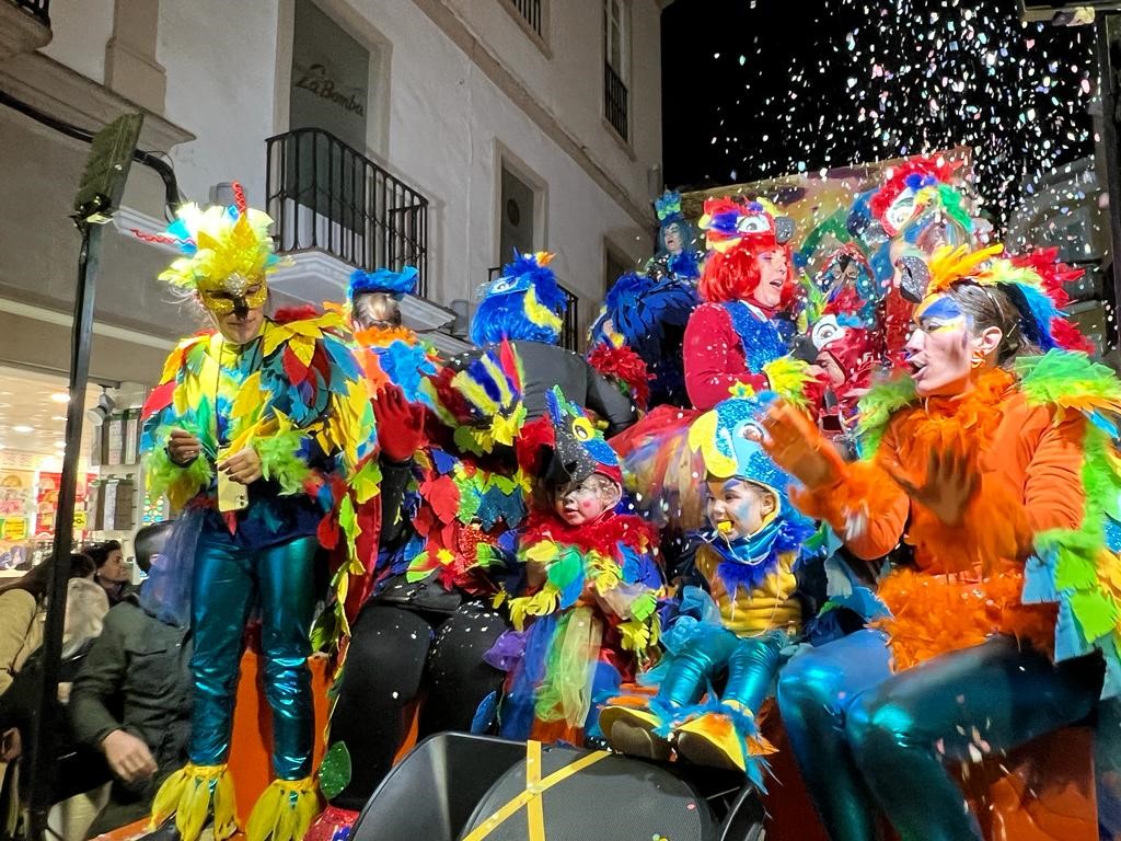 Miles de rondeños se lanzan a la calle en el último fin de semana del Carnaval