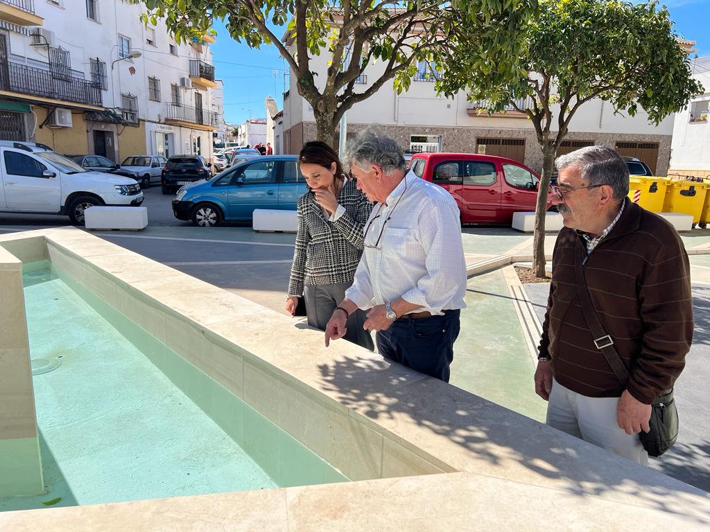 Unos vándalos roban los conductos de agua de la nueva fuente de San Cristóbal