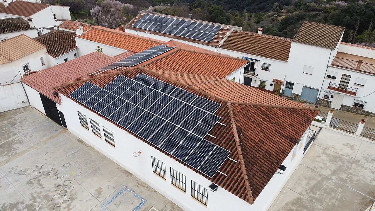 Ya se están instalando placas solares en distintos edificios públicos.