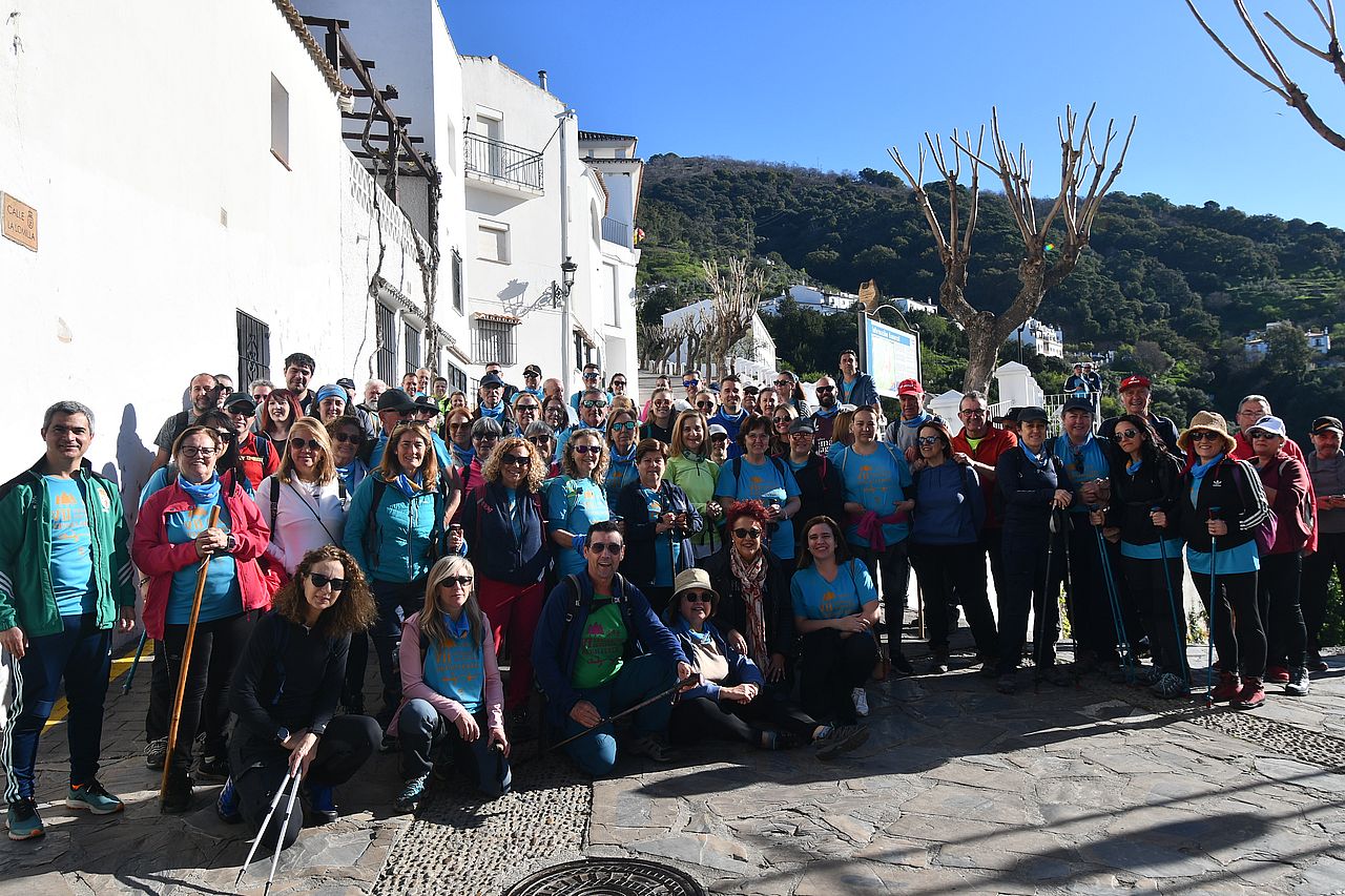 Un amplio grupo de participantes tomaron la salida en Genalguacil.