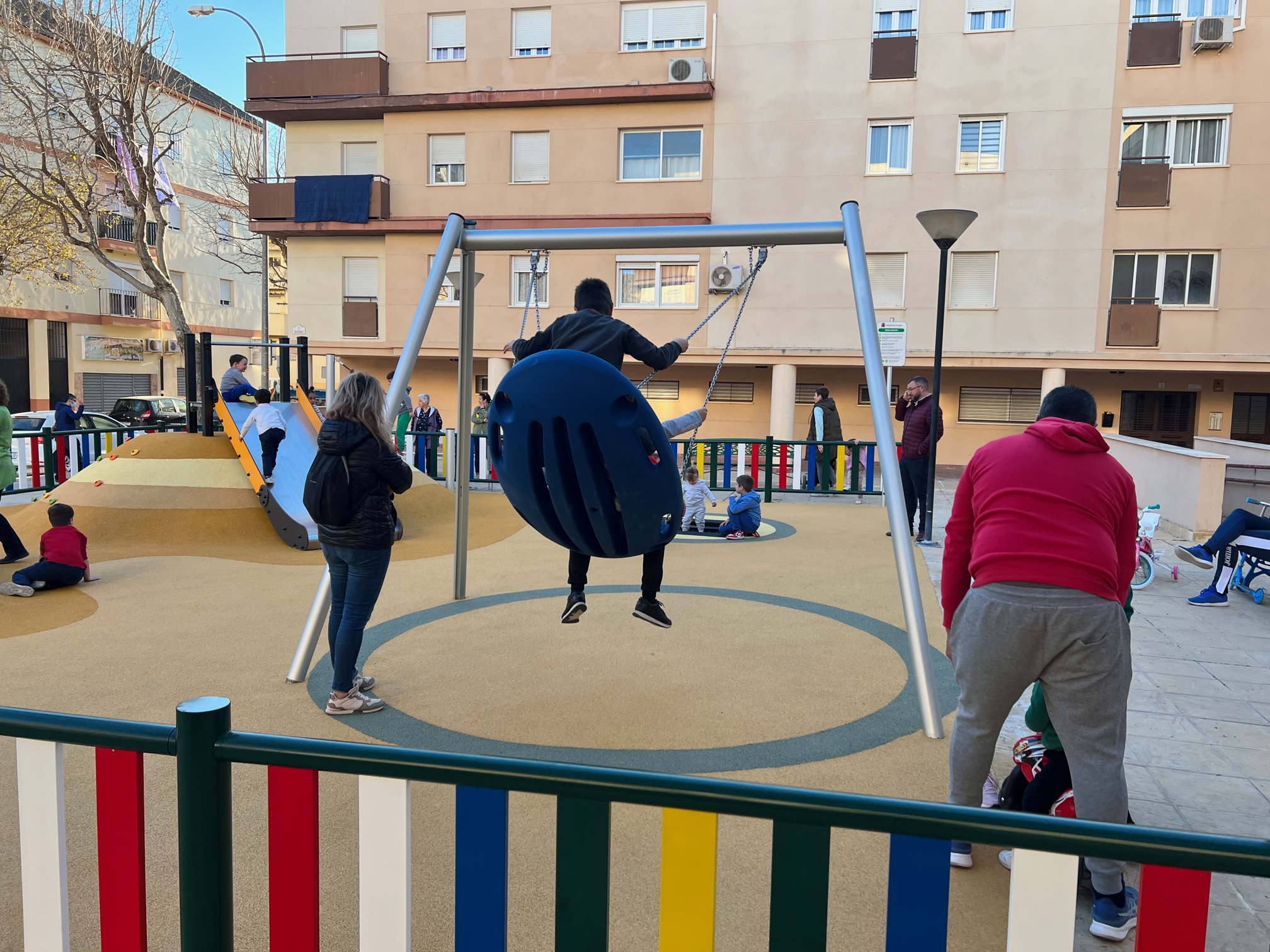 El Ayuntamiento abre un nuevo parque infantil en la barriada del Olivar de Las Monjas