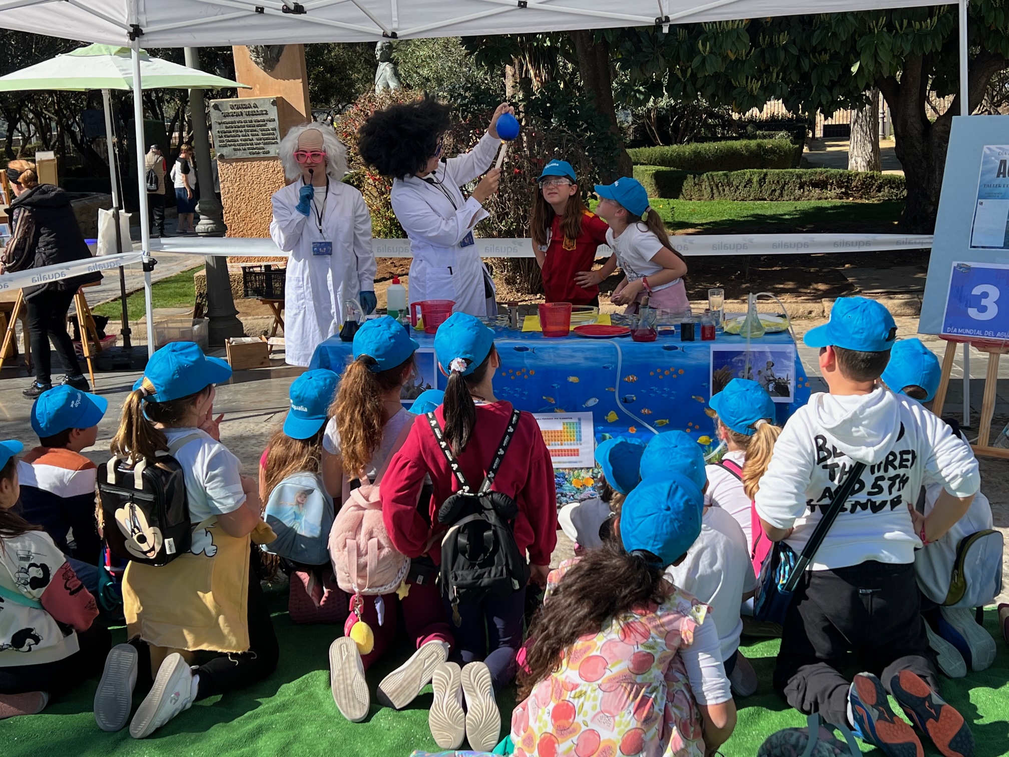 Numerosos escollares han participado en las actividades organizadas en torno al agua.