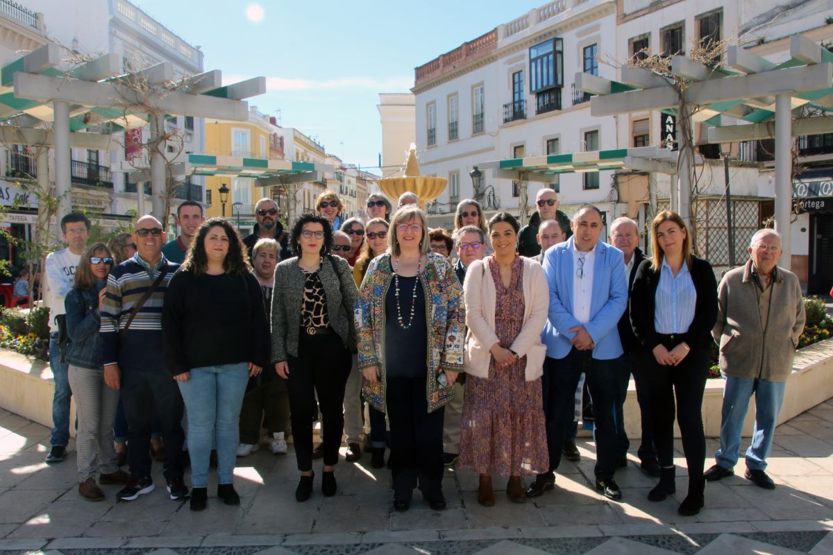 Barriga, en el centro de la imagen, con componentes de la nueva candidatura a las Elecciones Municipales.
