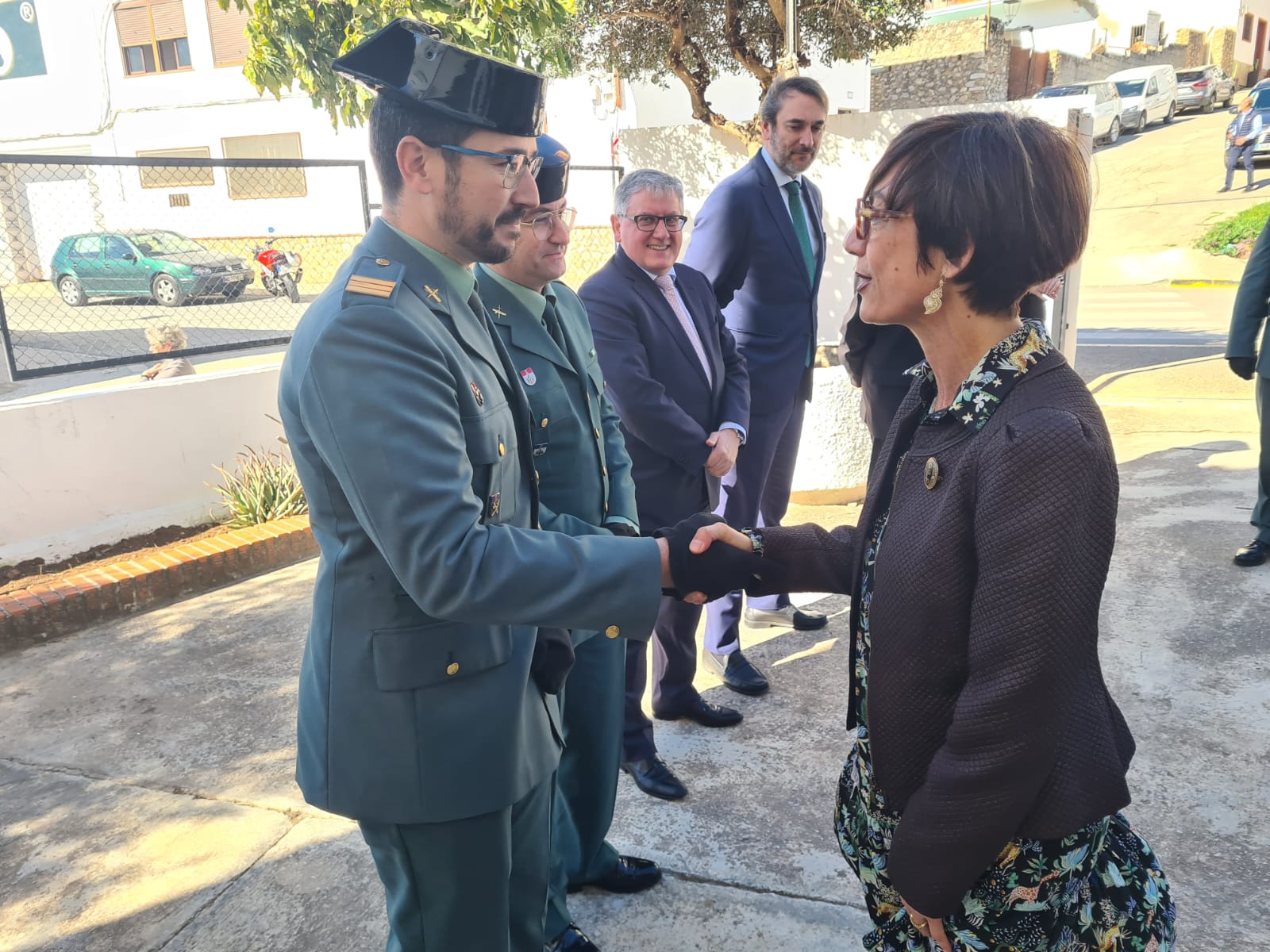 María Gámez durante la visita realizada hoy al cuartel de Benaoján.