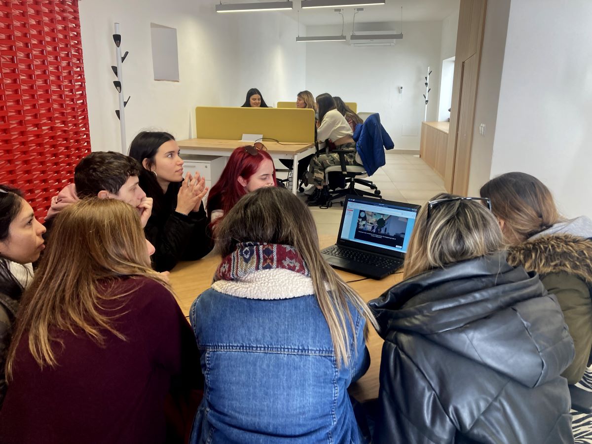 Los estudiantes participantes durante una de las actividades celebradas.