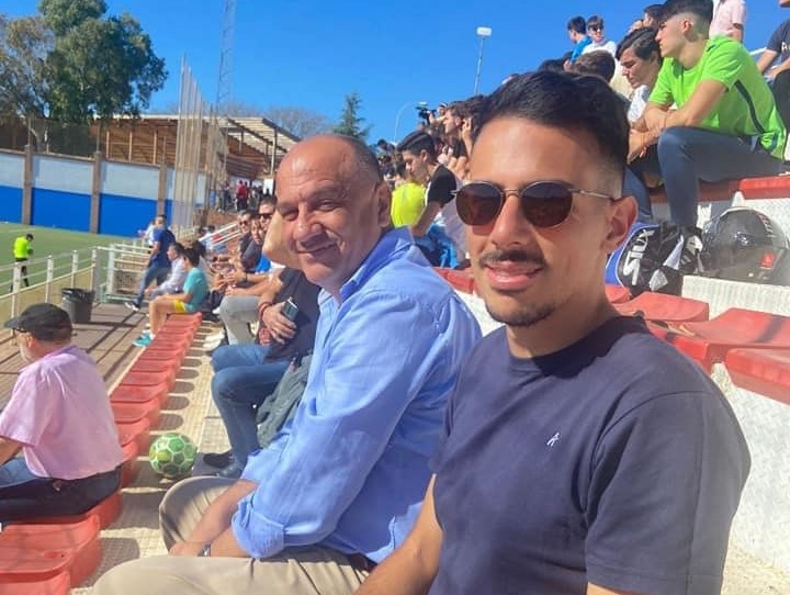 El candidato a la alcaldía, Paco Cañestro, junto al 11 de su lista, Rafael Domínguez.