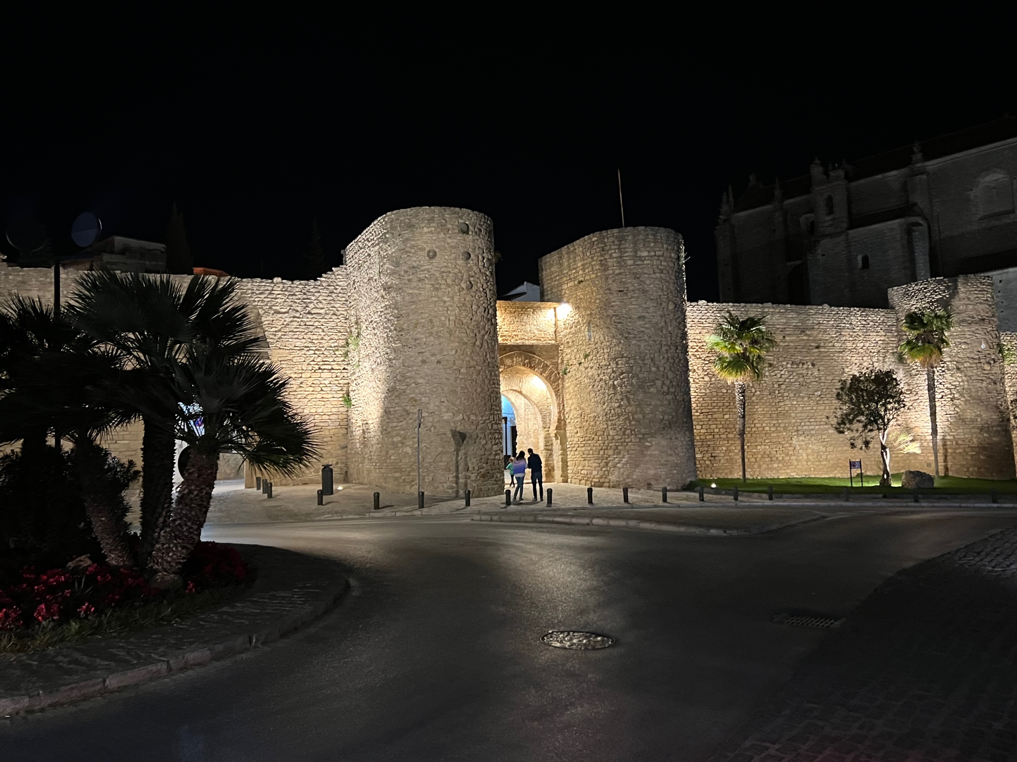 La nueva iluminación artística empezó a funcionar en la noche del lunes.