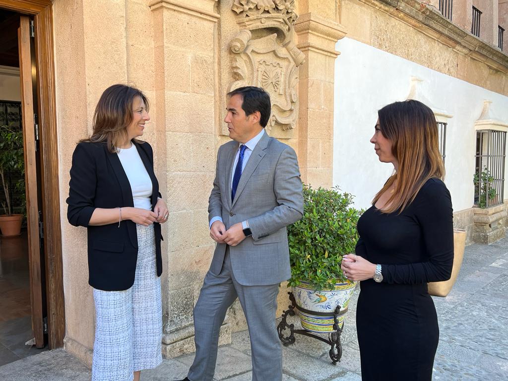 El consejero de Justicia destaca la “calidad de vida” de Ronda como atractivo clave para fijar la población al territorio