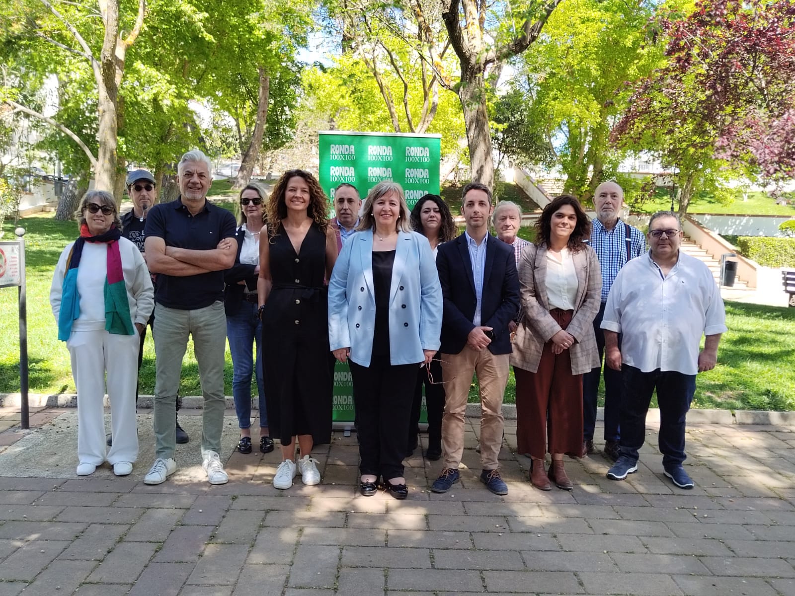 Barriga con algunos componentes del partido Ronda 100x100.