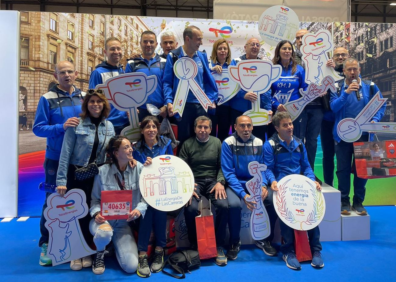 Foto de grupo de los corredores rondeños tras disputar la prueba de Madrid.