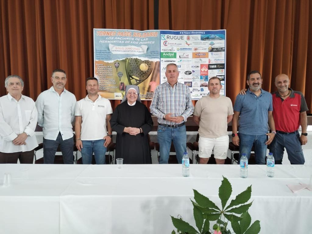 Los organizadores en la presentación del torneo solidario.