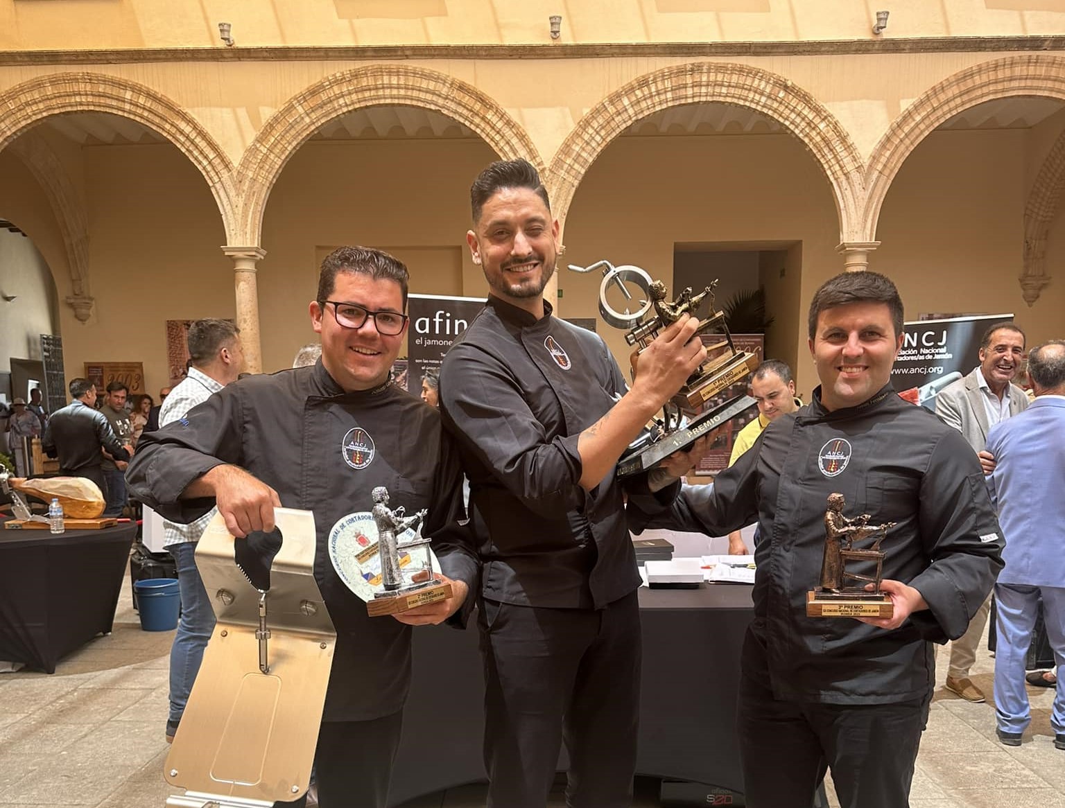 El sevillano Javier Torres se proclama vencedor del XIX Concurso Nacional de Cortadores de Jamón de Ronda