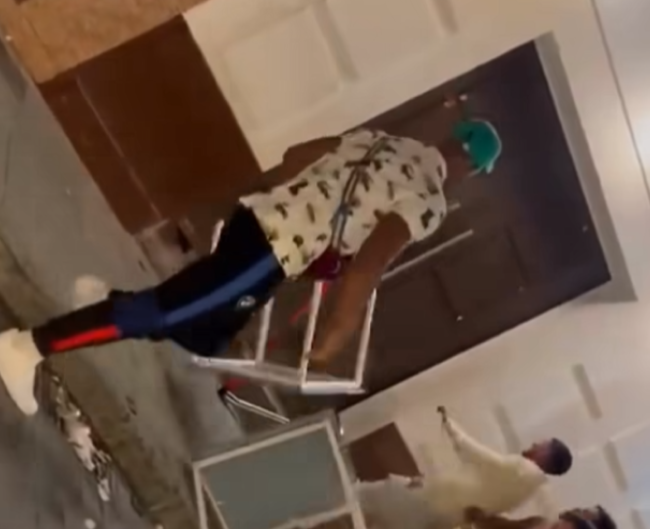 Un fotograma del vídeo que se difundió en las redes de la trifulca.