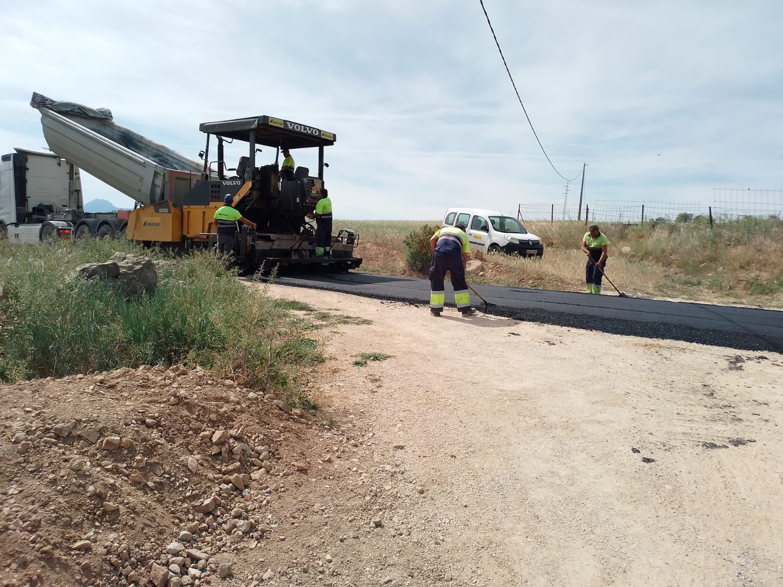 El Ayuntamiento inicia los trabajos de asfaltado del camino Ronda-Yunquera
