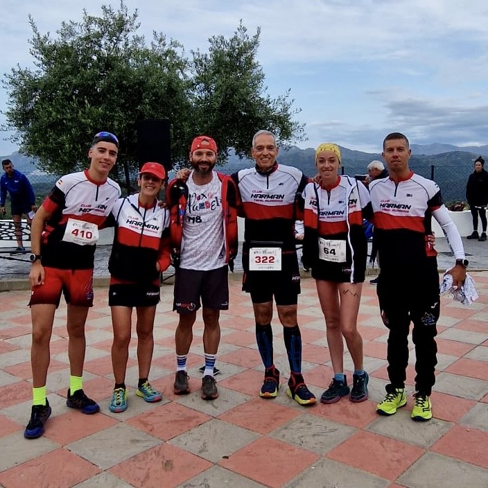 Los corredores rondeños en la salida de esta prueba de Alpandeire.